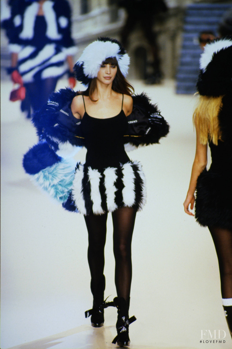 Christy Turlington featured in  the Chanel fashion show for Autumn/Winter 1994