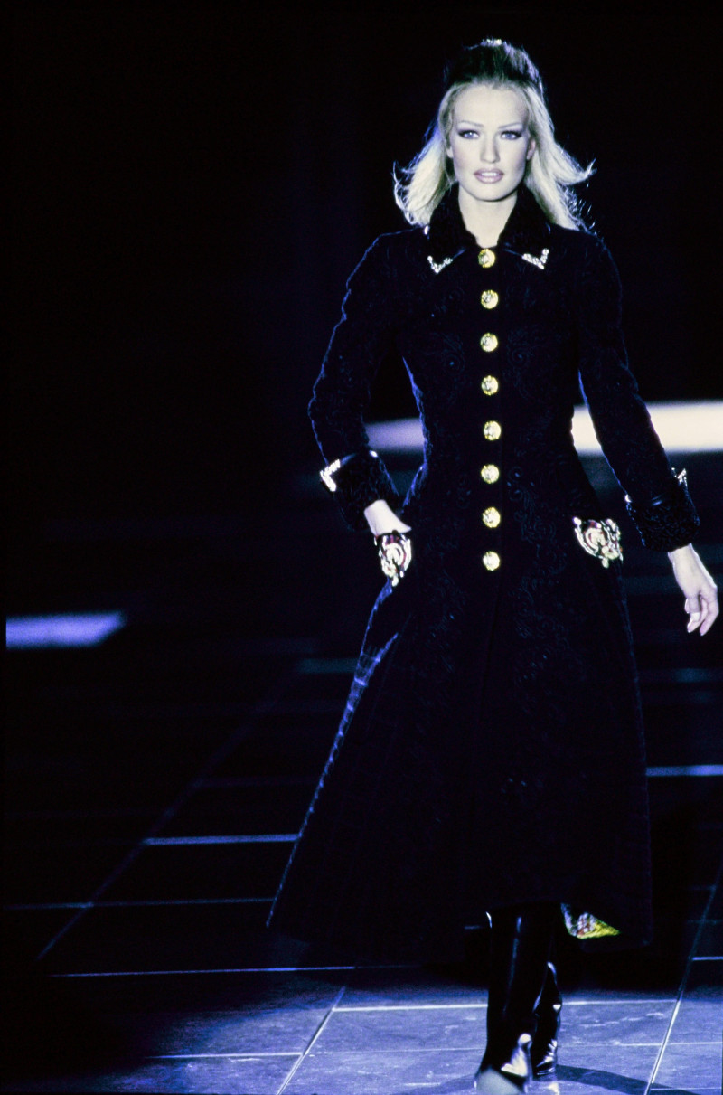 Karen Mulder featured in  the Versace fashion show for Autumn/Winter 1992