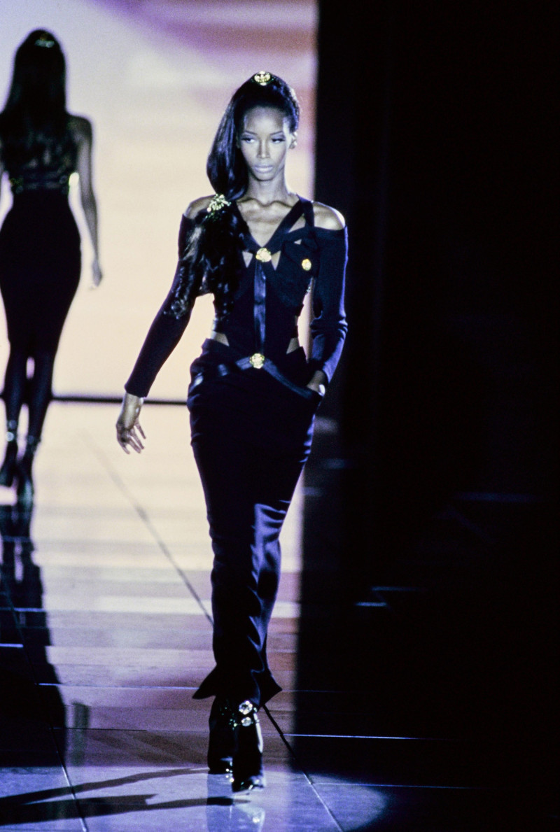 Beverly Peele featured in  the Versace fashion show for Autumn/Winter 1992