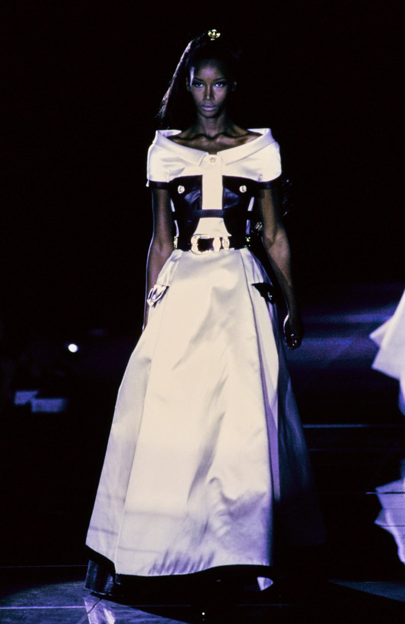 Beverly Peele featured in  the Versace fashion show for Autumn/Winter 1992