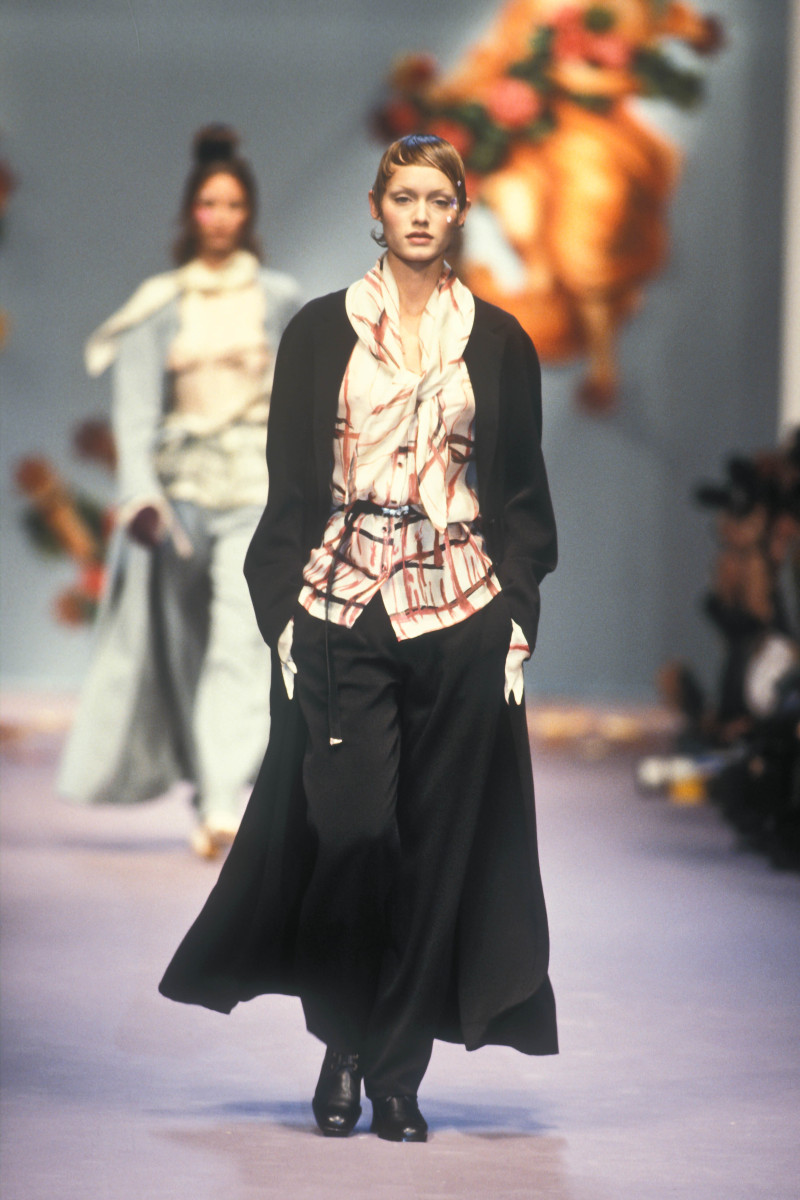 Amber Valletta featured in  the Chloe fashion show for Autumn/Winter 1993