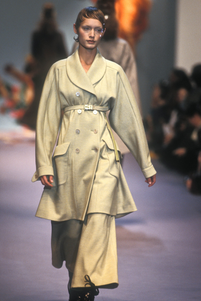 Amber Valletta featured in  the Chloe fashion show for Autumn/Winter 1993