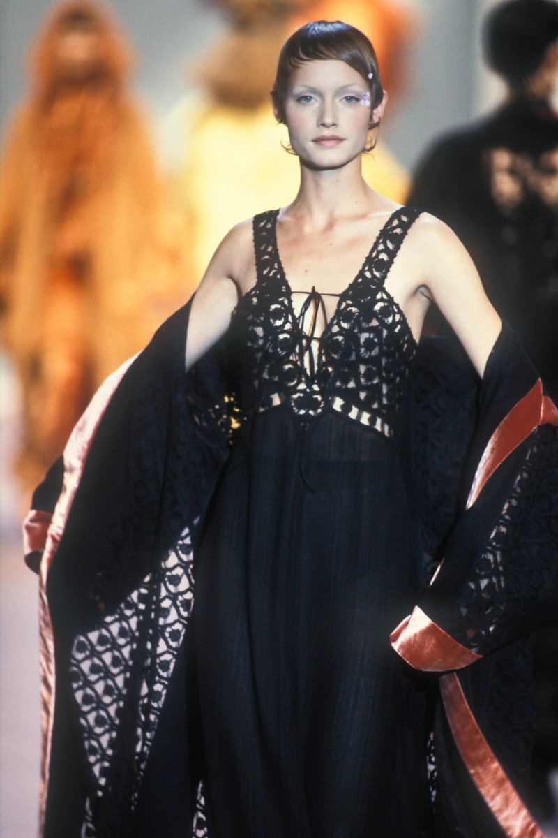 Amber Valletta featured in  the Chloe fashion show for Autumn/Winter 1993