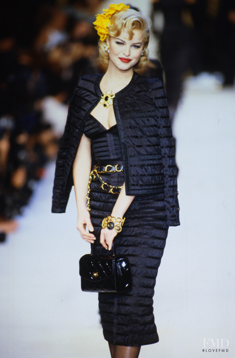 Eva Herzigova featured in  the Chanel fashion show for Autumn/Winter 1992
