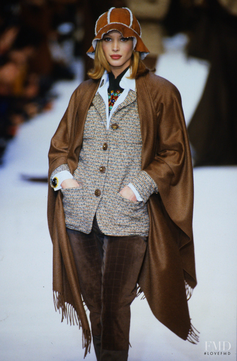 Christy Turlington featured in  the Chanel fashion show for Autumn/Winter 1992