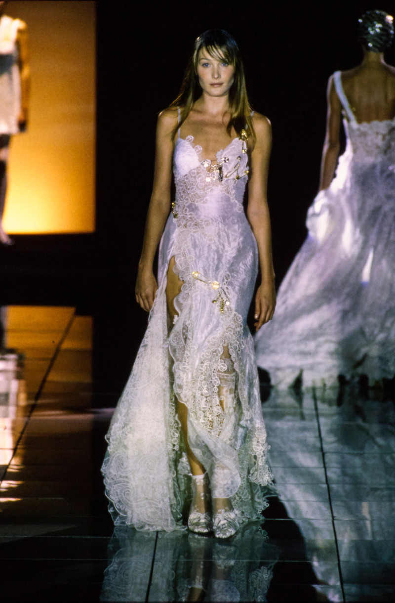 Versace fashion show for Spring/Summer 1994