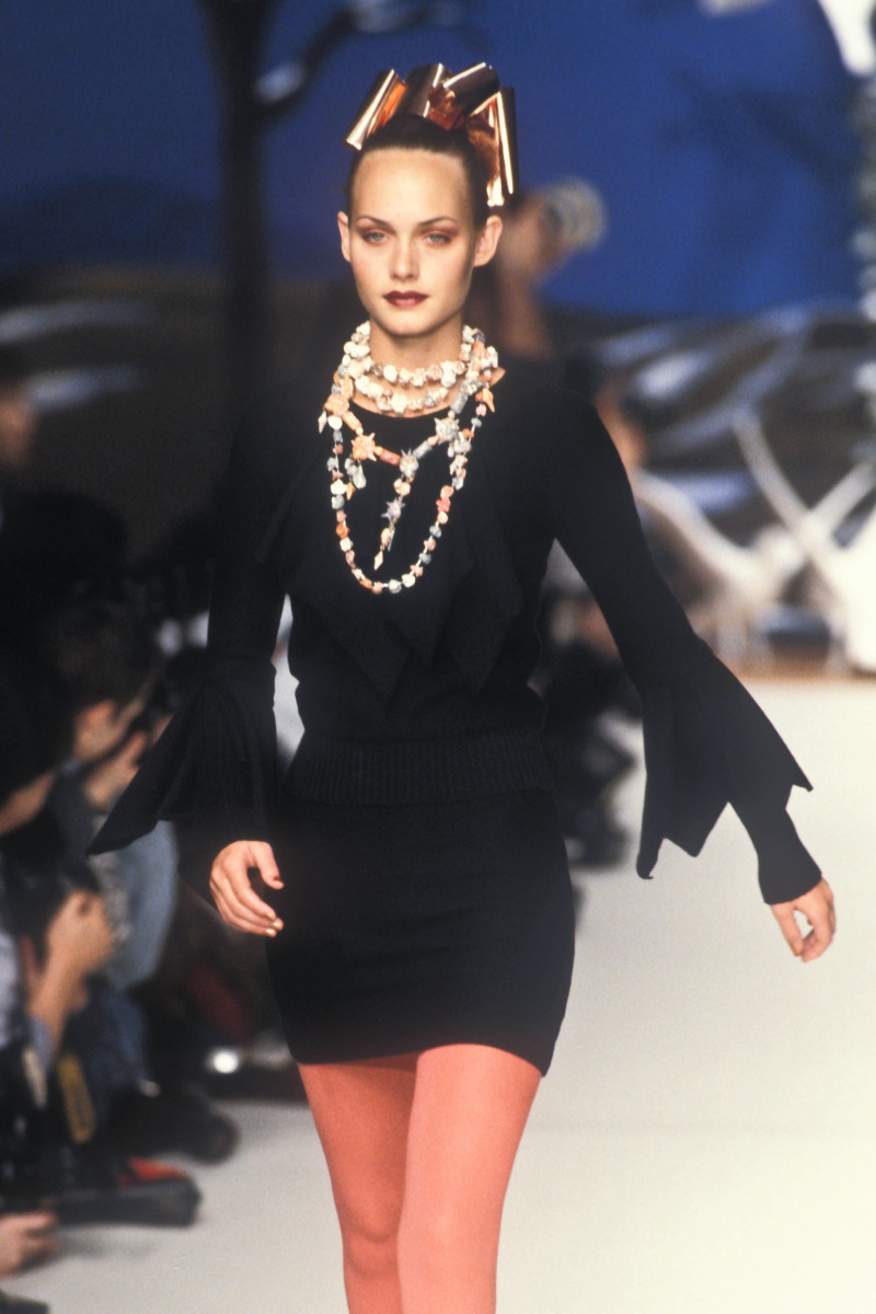 Amber Valletta featured in  the Chloe fashion show for Autumn/Winter 1994
