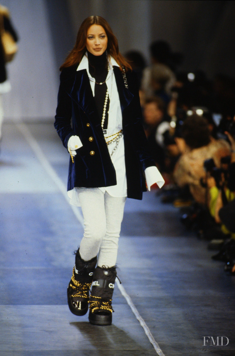 Christy Turlington featured in  the Chanel fashion show for Autumn/Winter 1993