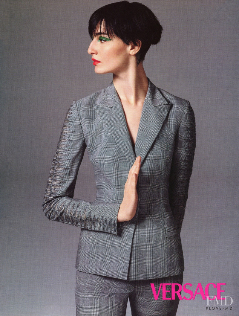 Erin O%Connor featured in  the Versace advertisement for Autumn/Winter 1998