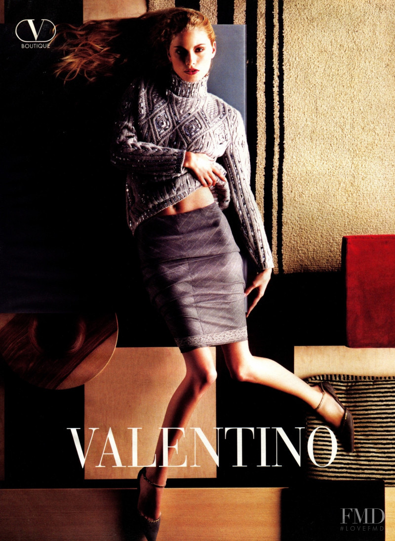 Kirsty Hume featured in  the Valentino advertisement for Autumn/Winter 1998