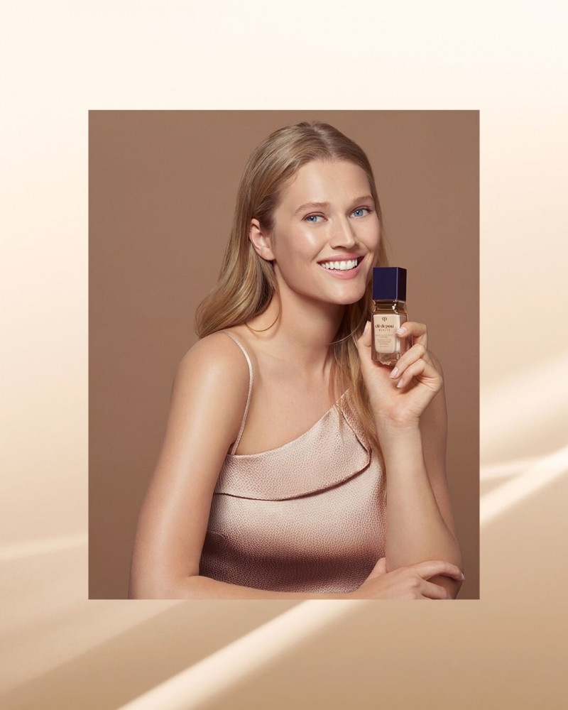 Toni Garrn featured in  the Clé de Peau Beaute advertisement for Spring/Summer 2021