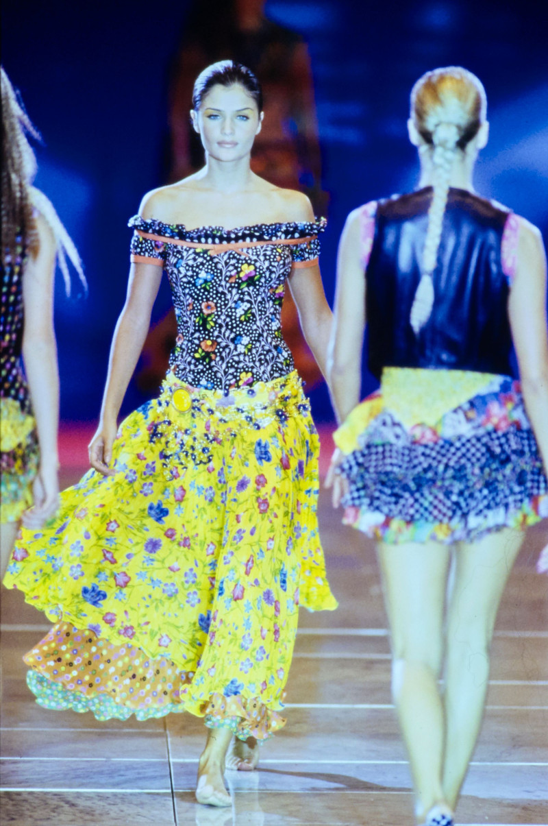 Versace fashion show for Spring/Summer 1993