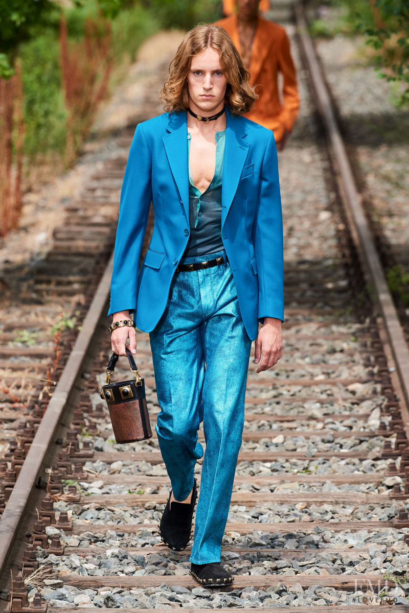 Etro fashion show for Spring/Summer 2022
