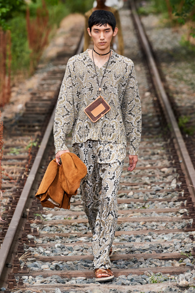 Etro fashion show for Spring/Summer 2022