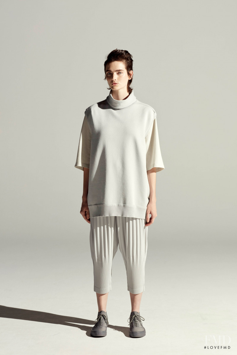 Homme Plissé Issey Miyake lookbook for Spring/Summer 2022