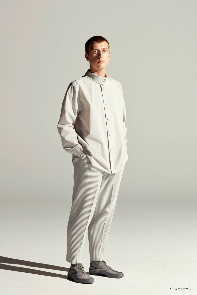 Homme Plissé Issey Miyake lookbook for Spring/Summer 2022