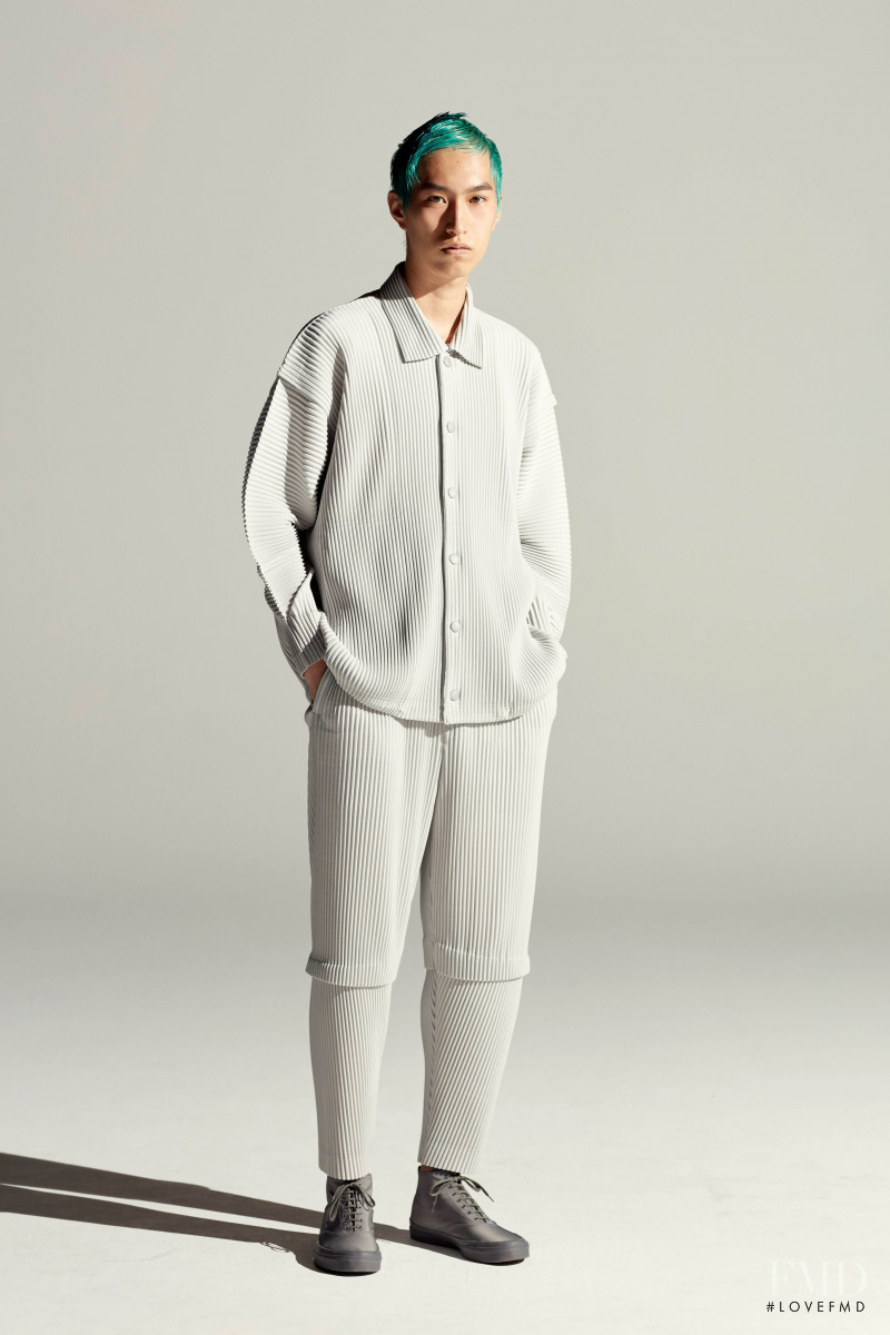 Homme Plissé Issey Miyake lookbook for Spring/Summer 2022