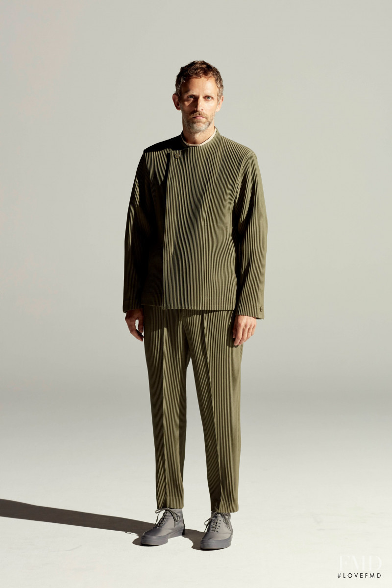 Homme Plissé Issey Miyake lookbook for Spring/Summer 2022