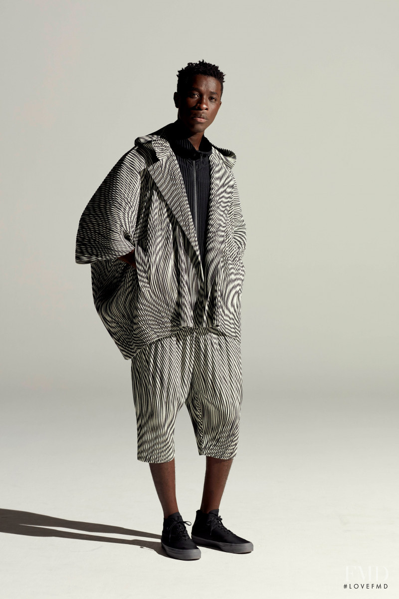 Homme Plissé Issey Miyake lookbook for Spring/Summer 2022