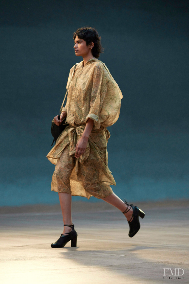 Christophe Lemaire fashion show for Spring/Summer 2022