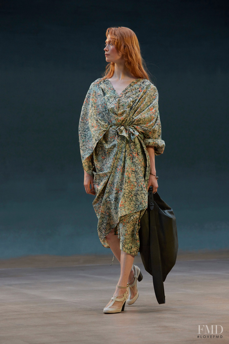 Christophe Lemaire fashion show for Spring/Summer 2022