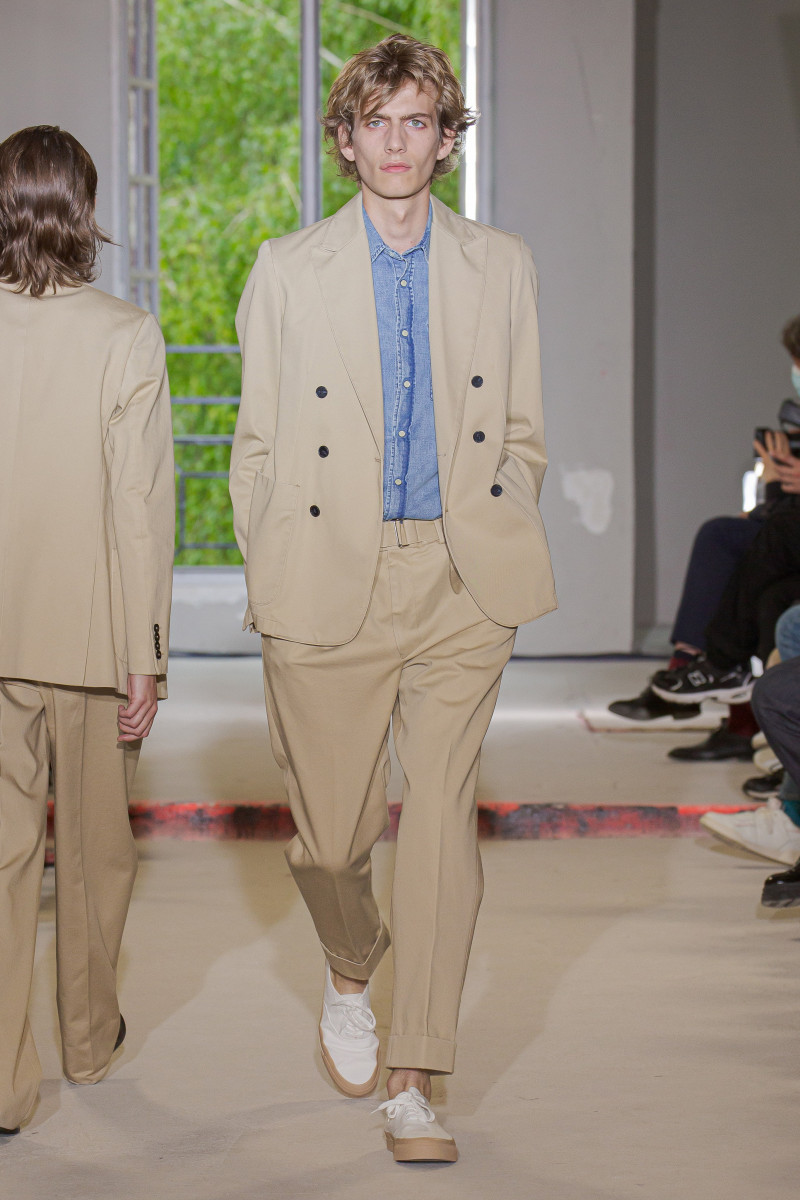 Officine Generale fashion show for Spring/Summer 2022