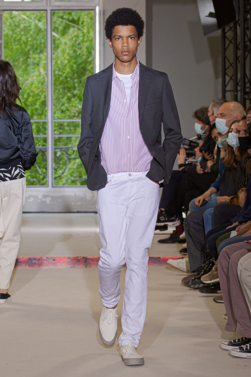 Officine Generale fashion show for Spring/Summer 2022