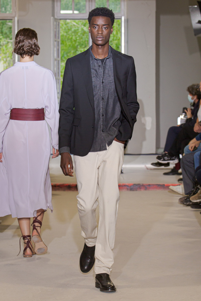 Officine Generale fashion show for Spring/Summer 2022