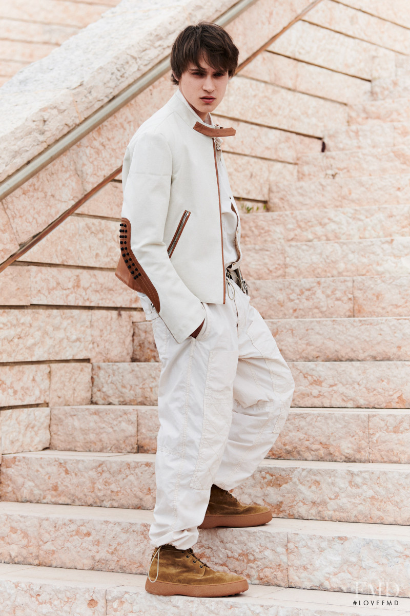 Tod\'s lookbook for Spring/Summer 2022