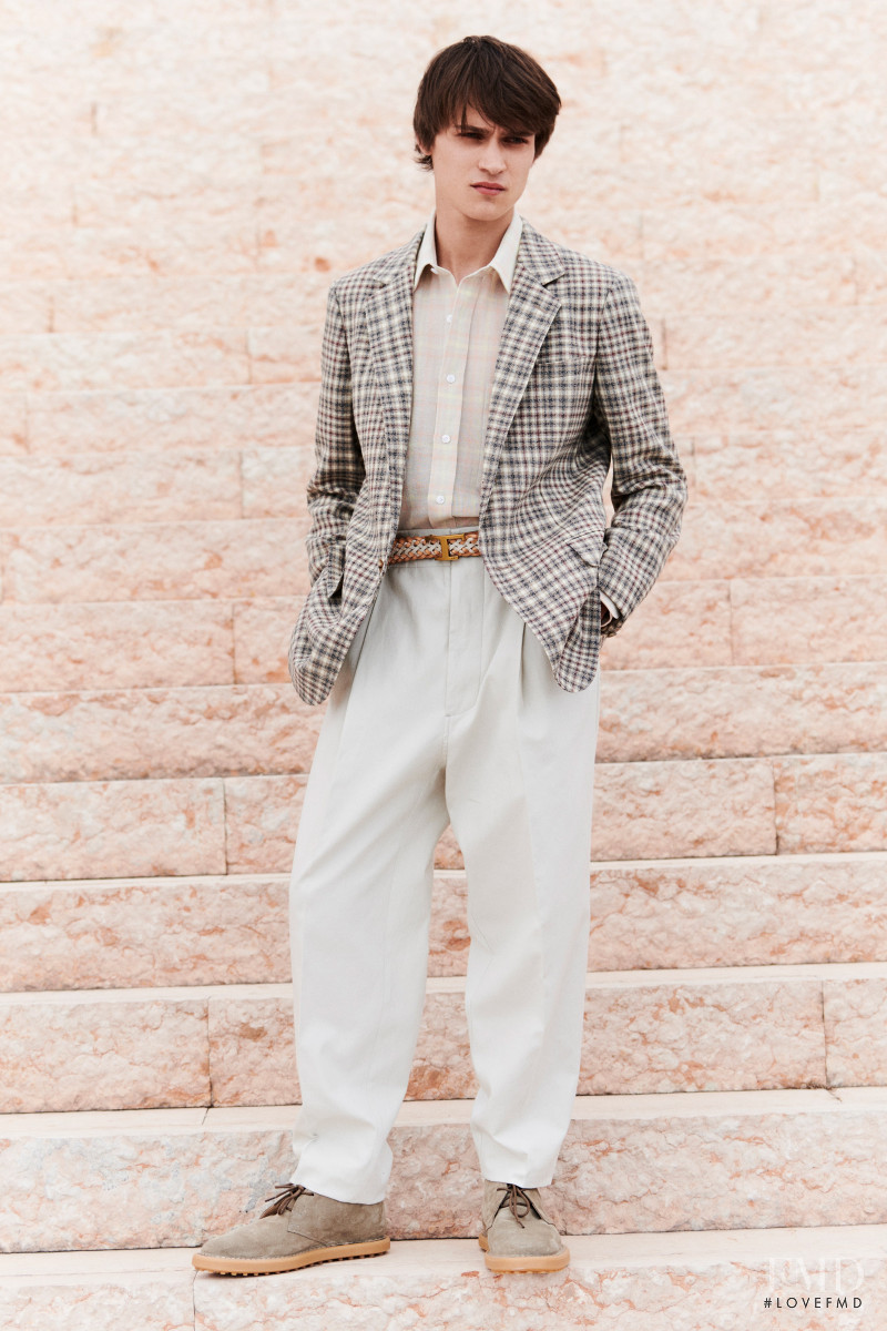 Tod\'s lookbook for Spring/Summer 2022