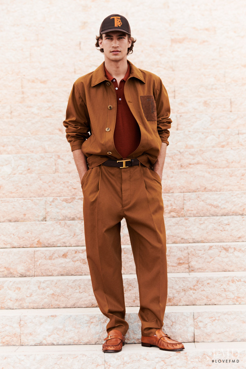 Tod\'s lookbook for Spring/Summer 2022