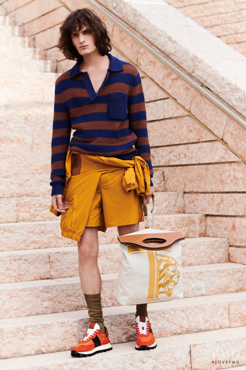 Tod\'s lookbook for Spring/Summer 2022