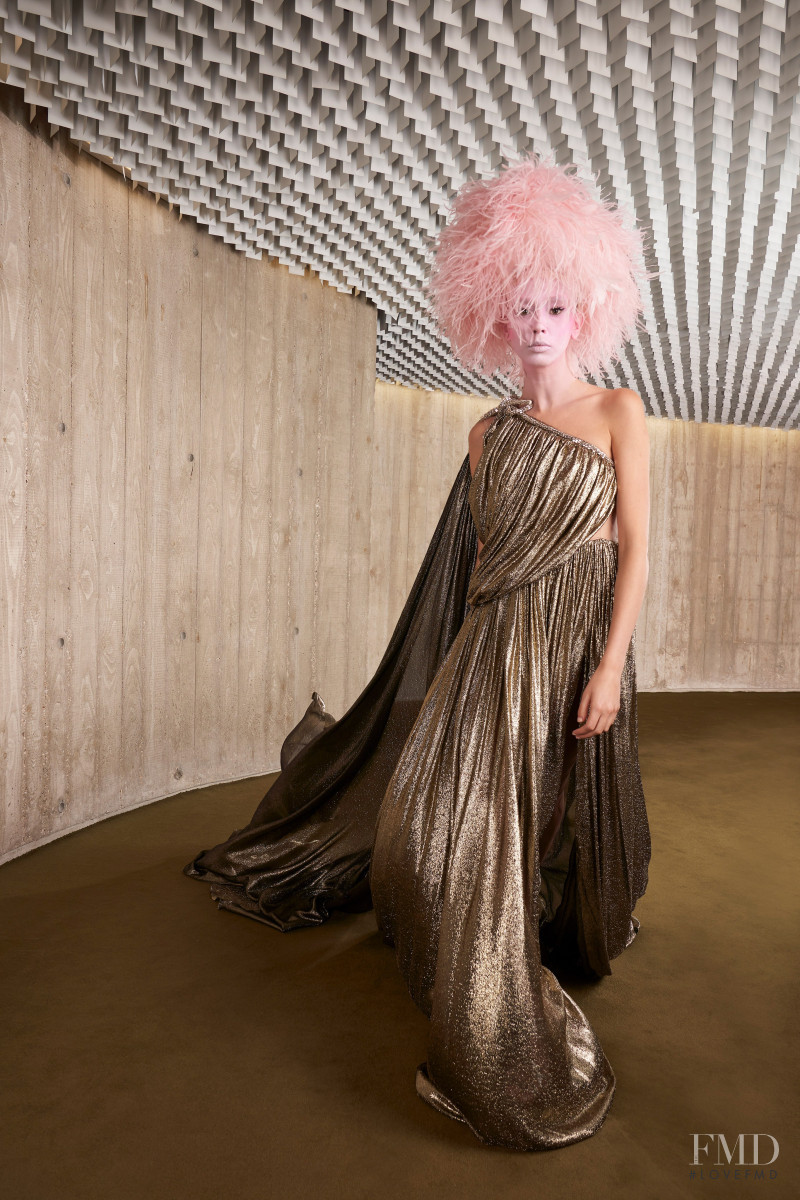 Moira Berntz featured in  the Giambattista Valli Haute Couture fashion show for Autumn/Winter 2021