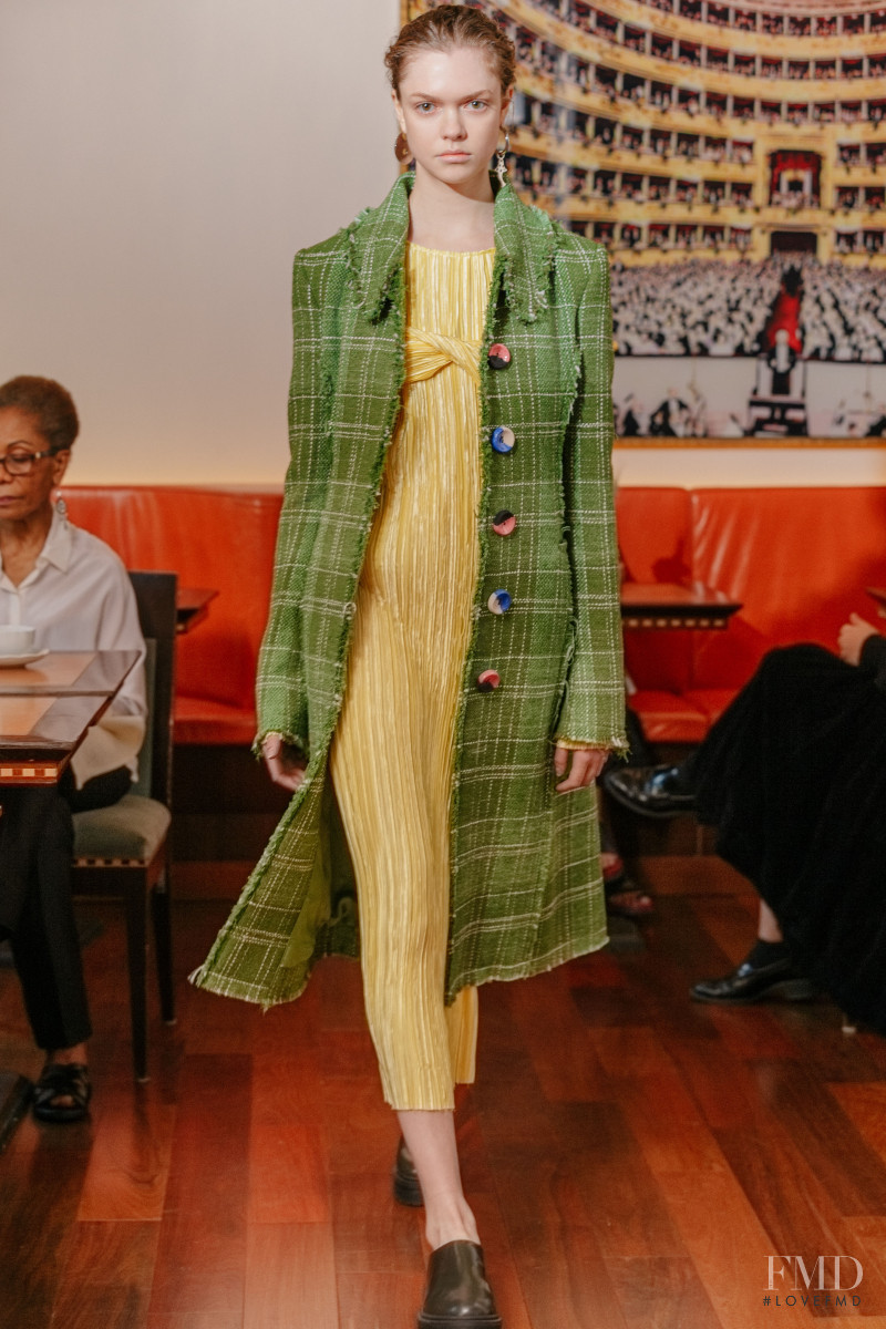 Marina Moscone fashion show for Resort 2022
