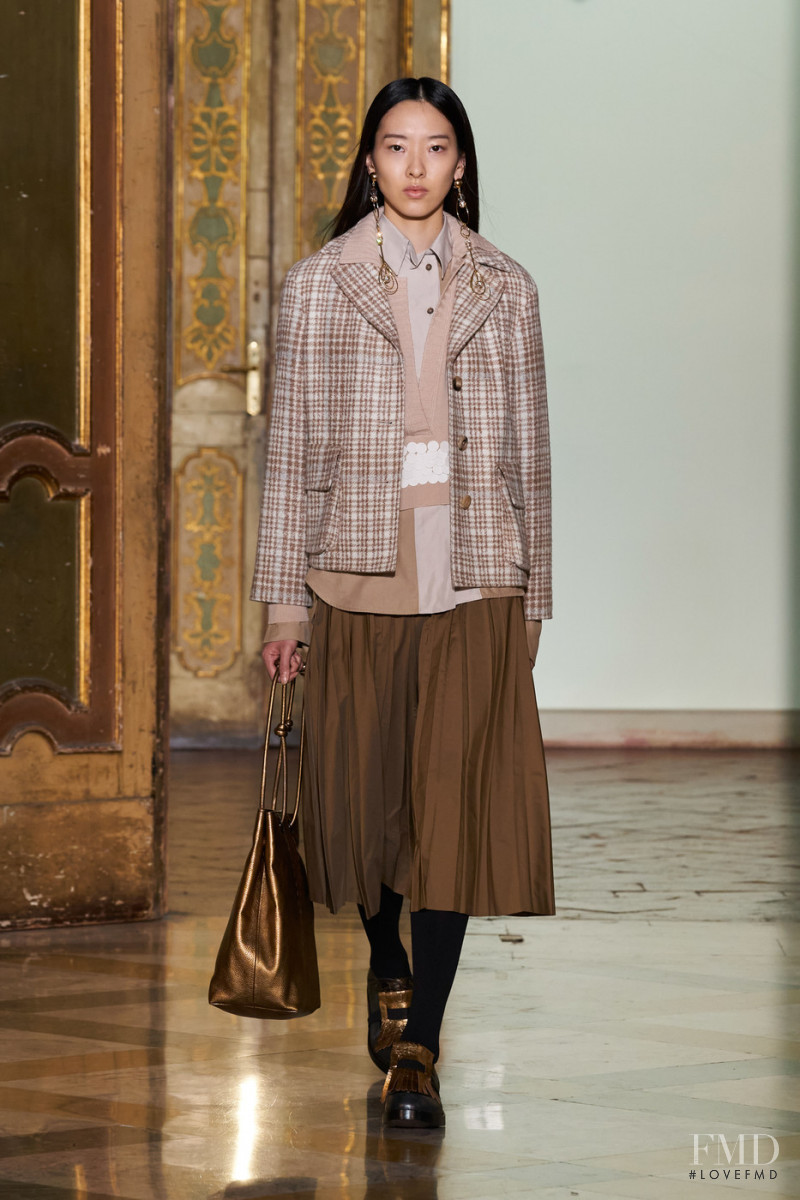 Amane Taniguchi featured in  the Cividini fashion show for Autumn/Winter 2021
