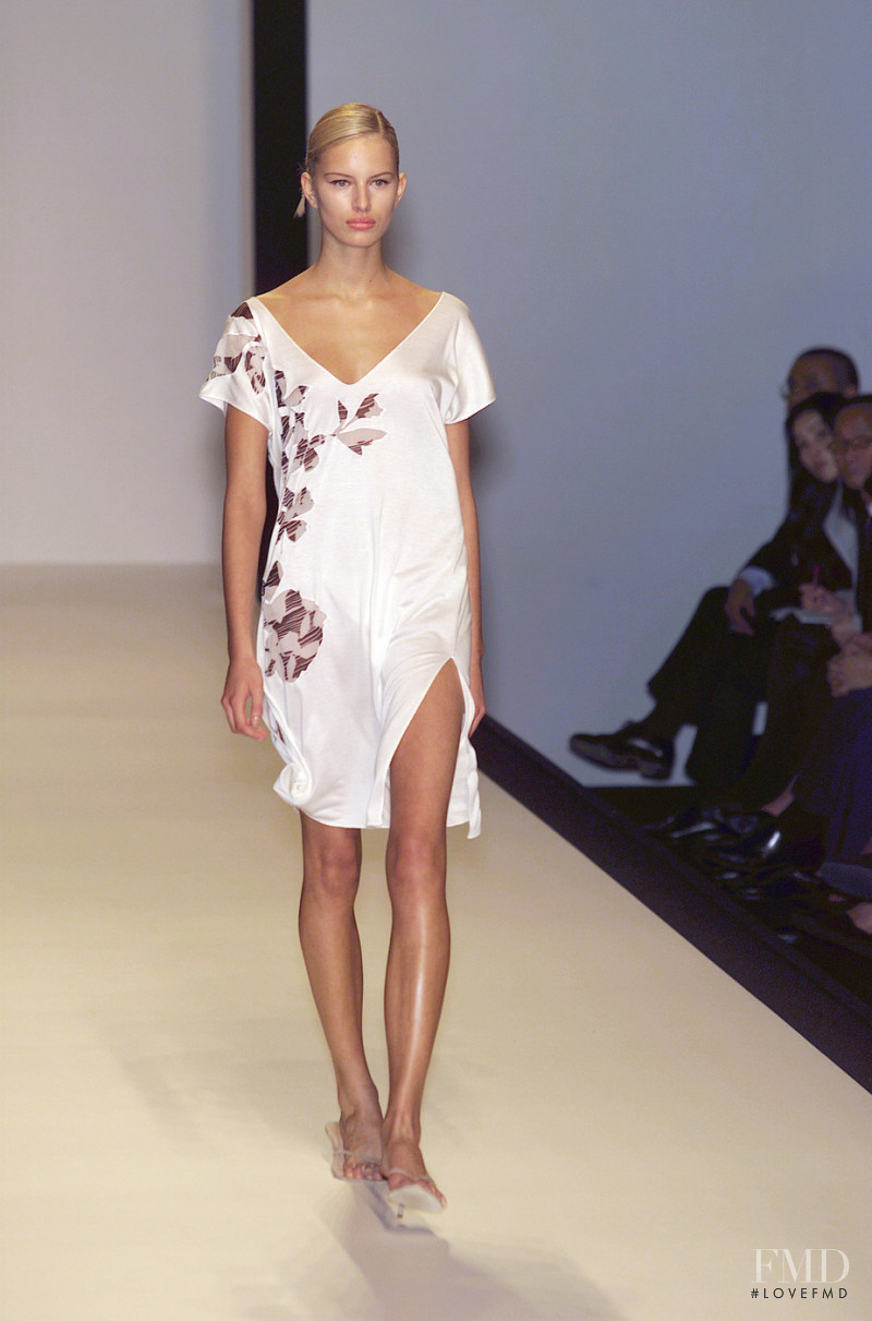 Antonio Berardi fashion show for Spring/Summer 2001