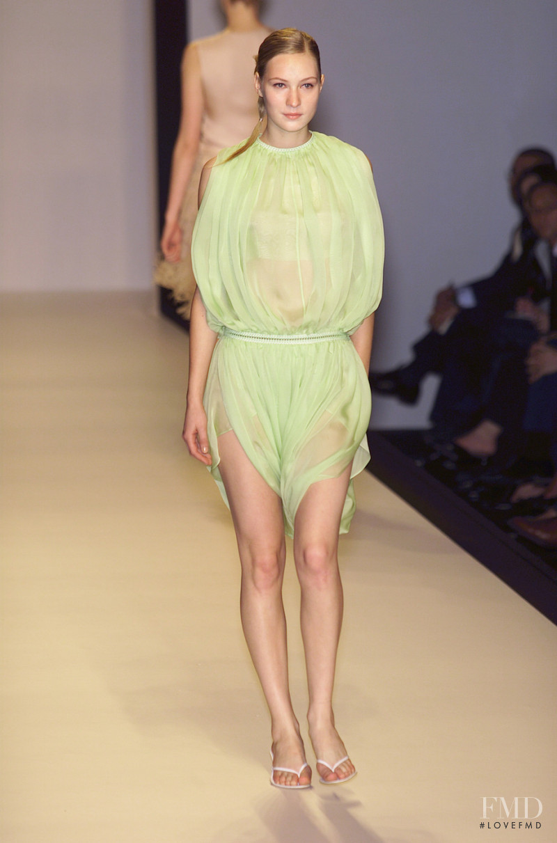 Antonio Berardi fashion show for Spring/Summer 2001