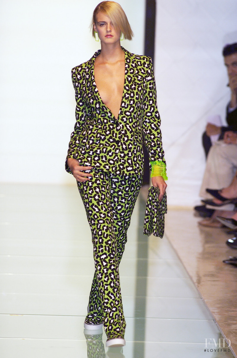 Bottega Veneta fashion show for Spring/Summer 2001