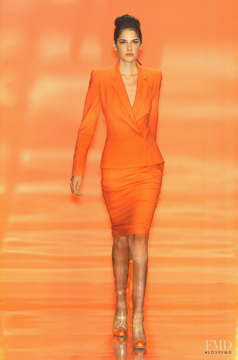 Carmen Marc Valvo fashion show for Spring/Summer 2001