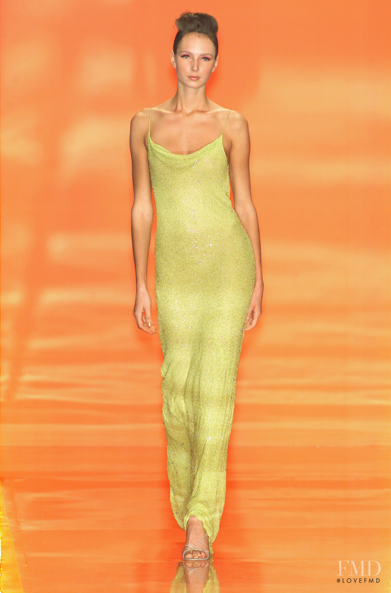 Carmen Marc Valvo fashion show for Spring/Summer 2001