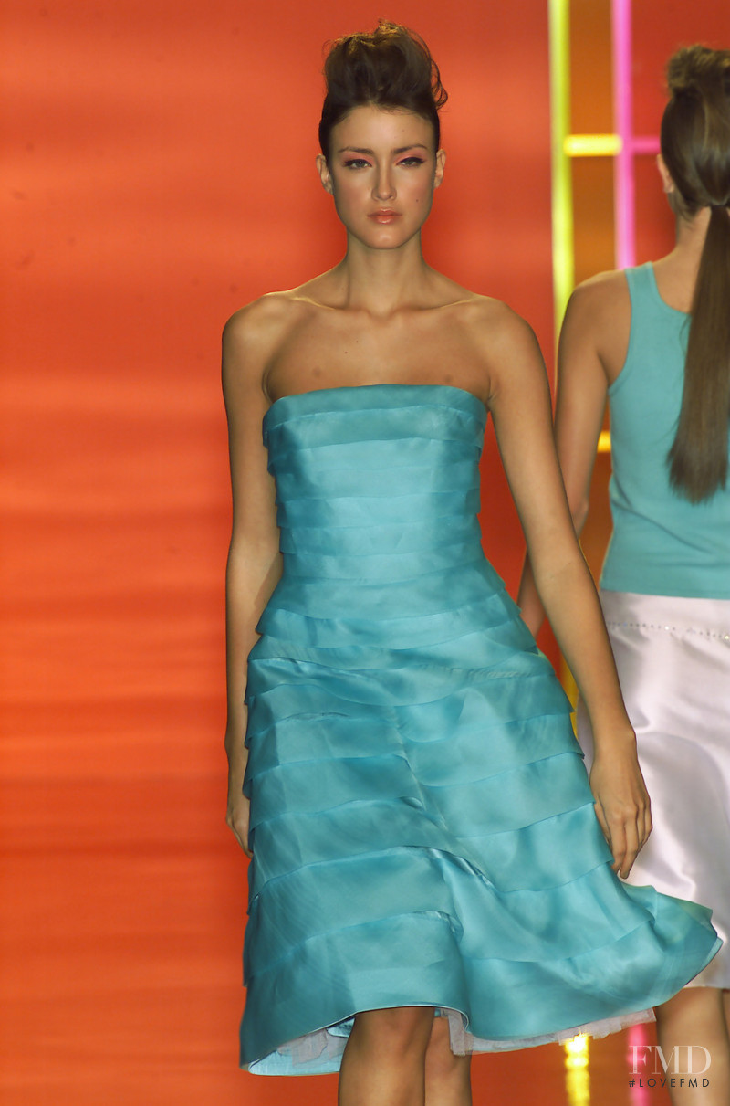 Carmen Marc Valvo fashion show for Spring/Summer 2001