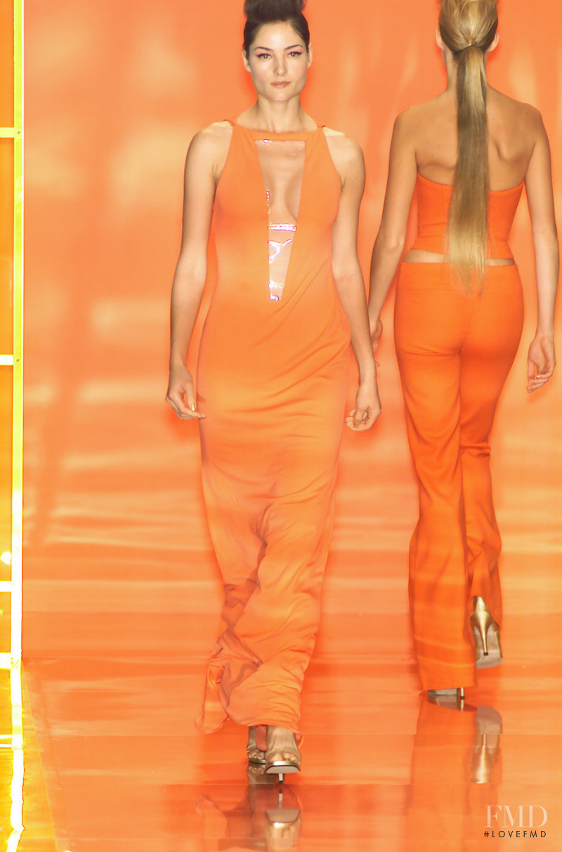 Carmen Marc Valvo fashion show for Spring/Summer 2001