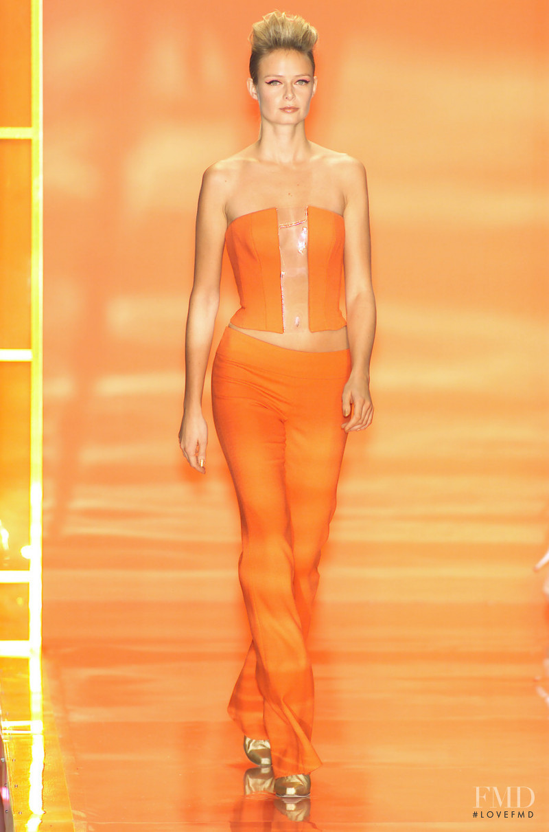 Carmen Marc Valvo fashion show for Spring/Summer 2001