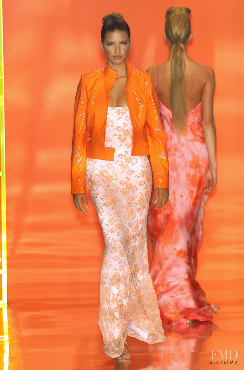 Carmen Marc Valvo fashion show for Spring/Summer 2001