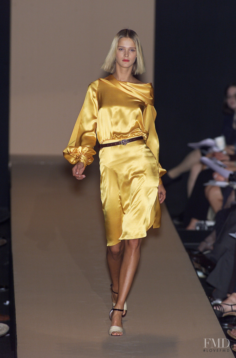 Carmen Kass featured in  the Carolina Herrera fashion show for Spring/Summer 2001