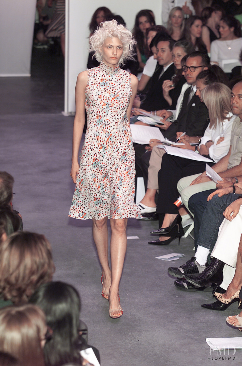 Diane Von Furstenberg fashion show for Spring/Summer 2001