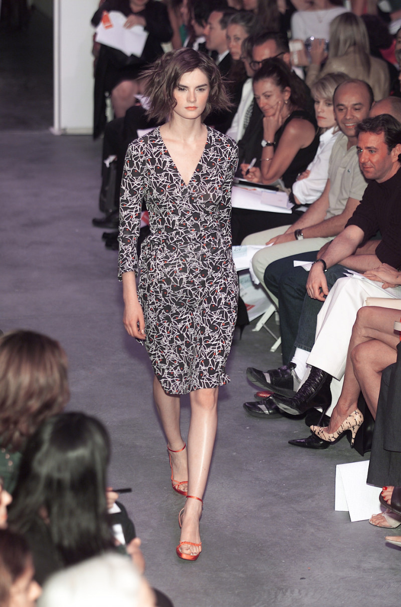 Diane Von Furstenberg fashion show for Spring/Summer 2001