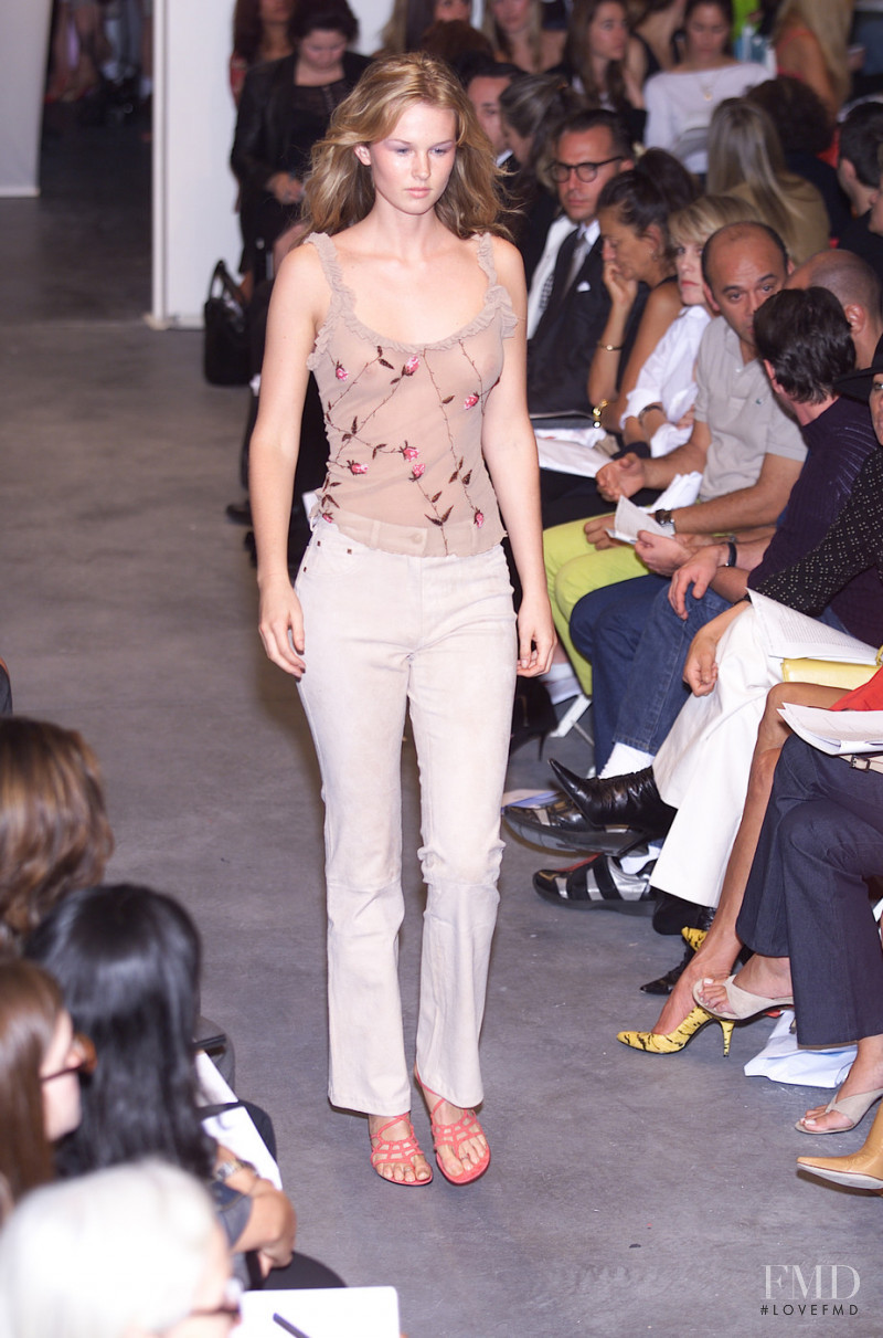 Diane Von Furstenberg fashion show for Spring/Summer 2001