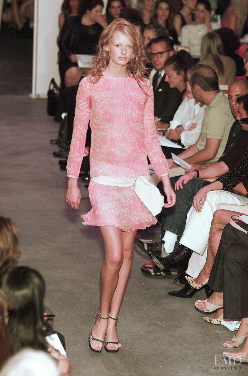 Diane Von Furstenberg fashion show for Spring/Summer 2001