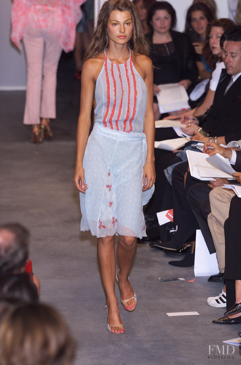 Diane Von Furstenberg fashion show for Spring/Summer 2001